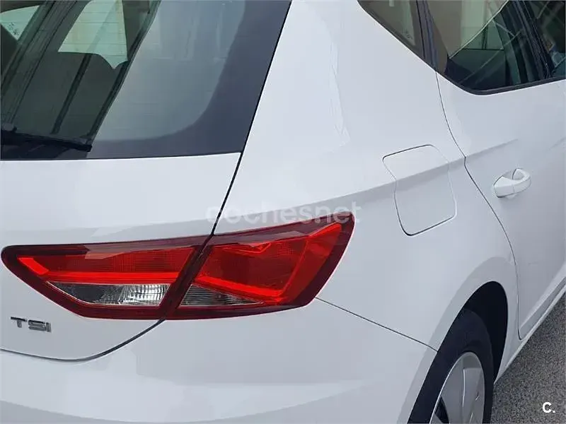 Usado Seat Leon Style 110 CV (80 kW) 2017 Blanco Berlina