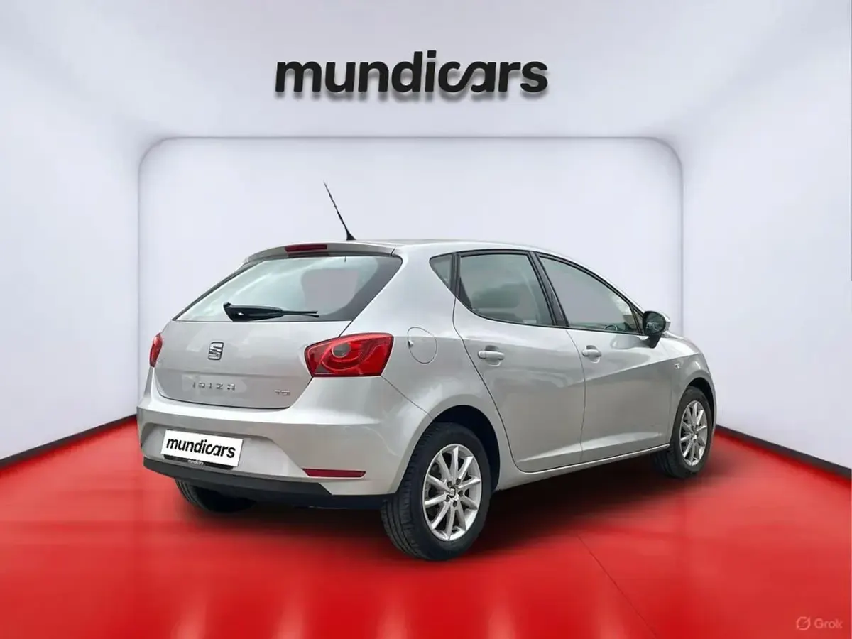 Usado Seat Ibiza Style 105 CV (77 kW) 2017 Plateado Berlina