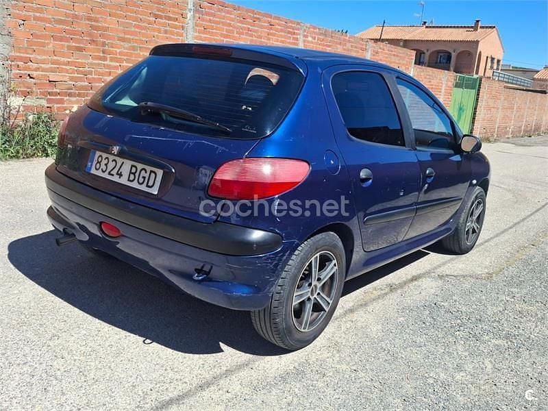 Usado Peugeot 206 110 CV (80 kW) 2001 Azul Berlina