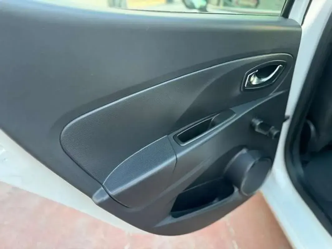 Usado Renault Clio IV Business 75 CV (55 kW) 2014 Blanco Utilitario