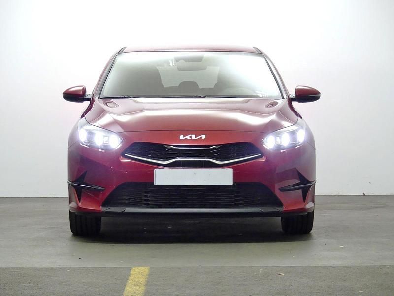 Usado Kia Ceed 136 CV (100 kW) 2023 Rojo Utilitario