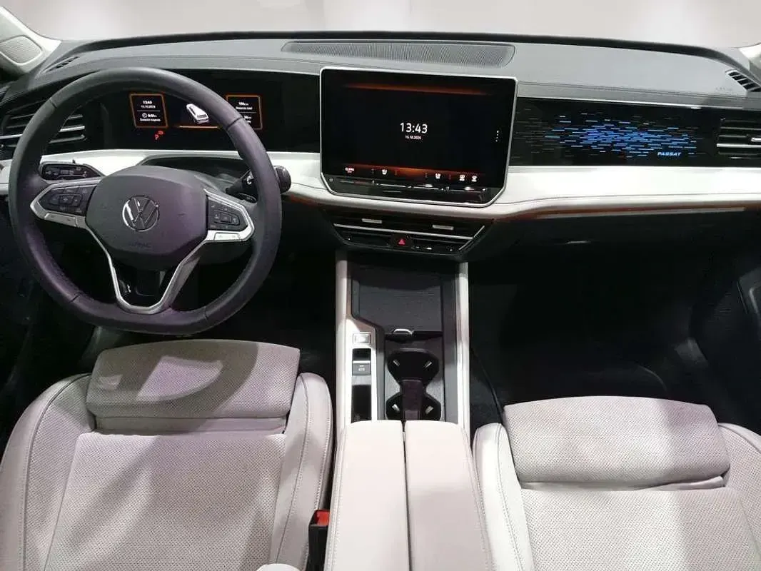 Nowe VW Passat Business 150 KM (110 kW) 2025 Srebrny Kombi