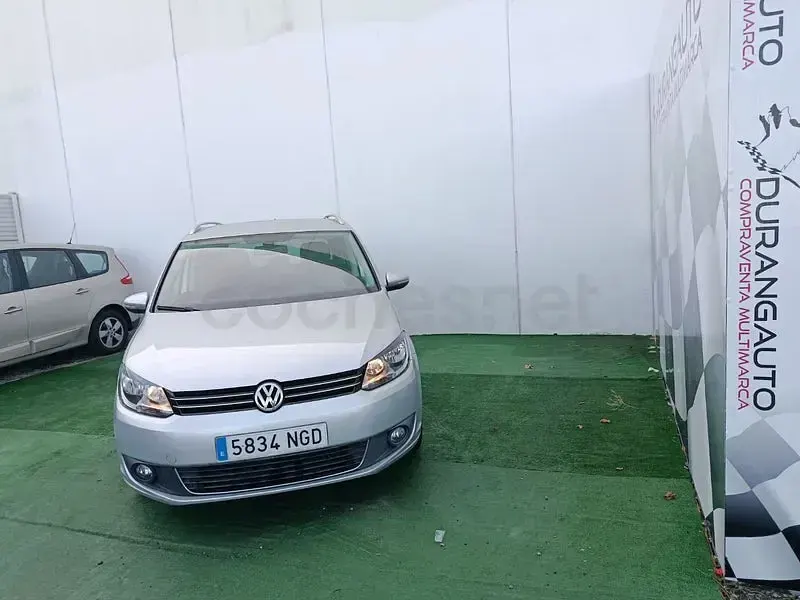 Usado VW Touran Advance 140 CV (102 kW) 2014 Gris / plata Monovolumen
