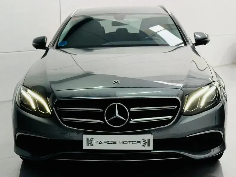 Usado Mercedes E300 306 CV (225 kW) 2019 Gris / plata Familiar
