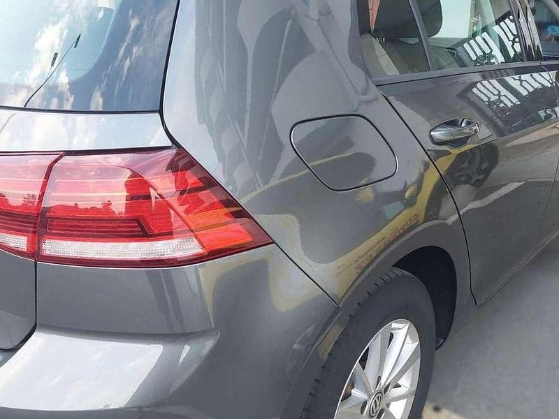 Usado VW Golf VII Edition 116 CV (85 kW) 2019 Gris Utilitario