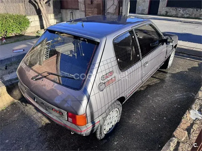 Usado Peugeot 205 GTi 95 CV (69 kW) 1989 Gris / plata Berlina
