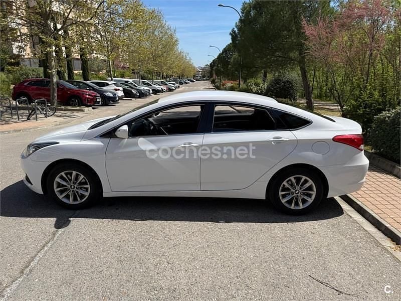 Usado Hyundai i40 135 CV (99 kW) 2016 Blanco Berlina