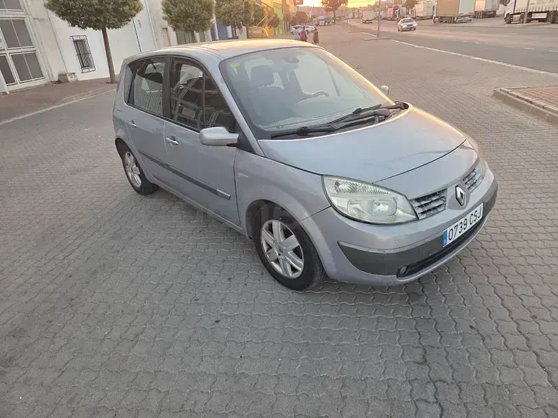 Usado Renault Scénic Authentique 120 CV (88 kW) 2004 Gris / plata Monovolumen