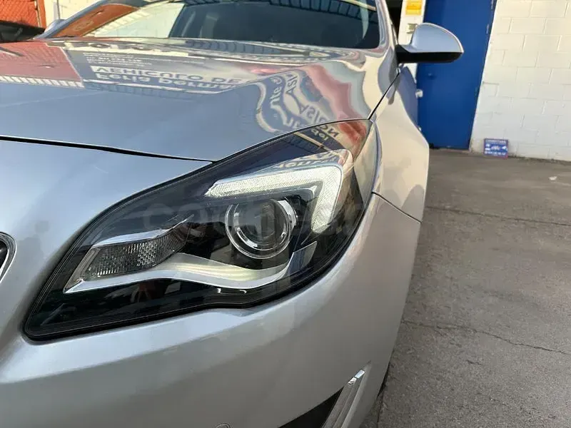 Usado Opel Insignia Selective 130 CV (95 kW) 2013 Gris / plata Berlina