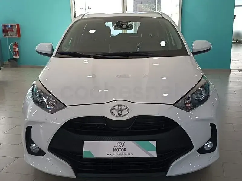 Usado Toyota Yaris Business Edition 69 CV (50 kW) 2022 Blanco Utilitario