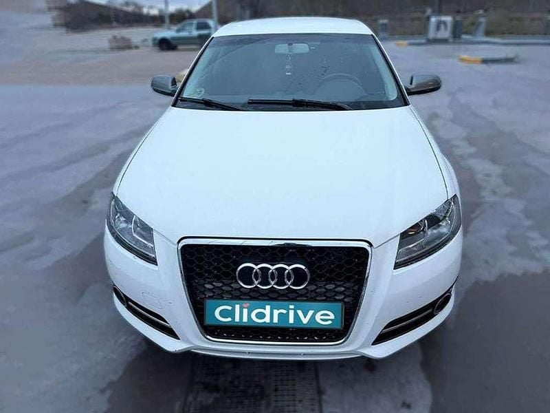 Usado Audi A3 Sportback Ambition 140 CV (102 kW) 2011 Blanco Utilitario