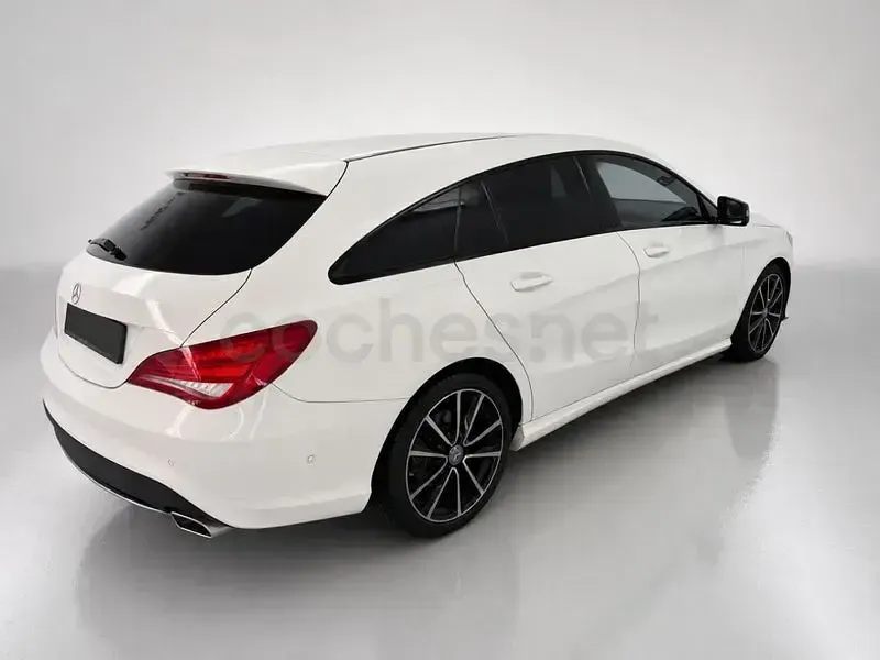 Usado Mercedes CLA180 Shooting Brake 122 CV (89 kW) 2015 Blanco Familiar