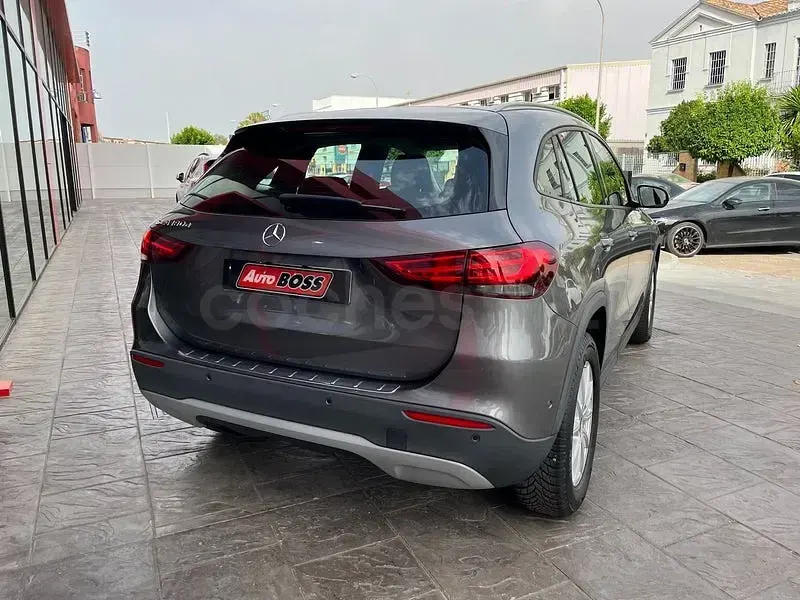 Usado Mercedes GLA200 150 CV (110 kW) 2021 Gris / plata SUV