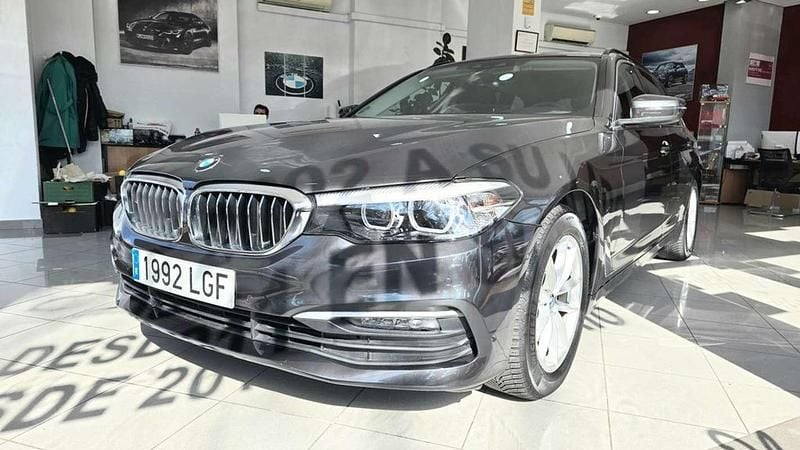 Gris / plata Usado 2020 BMW 520 Familiar | 28.990 € (Precio justo) - Imagen 1/4