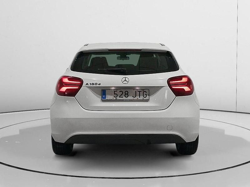 Usado Mercedes A180 Style 116 CV (85 kW) 2016 Blanco Utilitario
