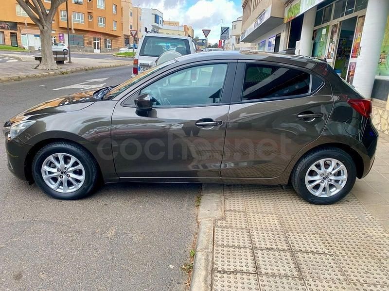 Usado Mazda 2 90 CV (66 kW) 2018 Marrón Berlina