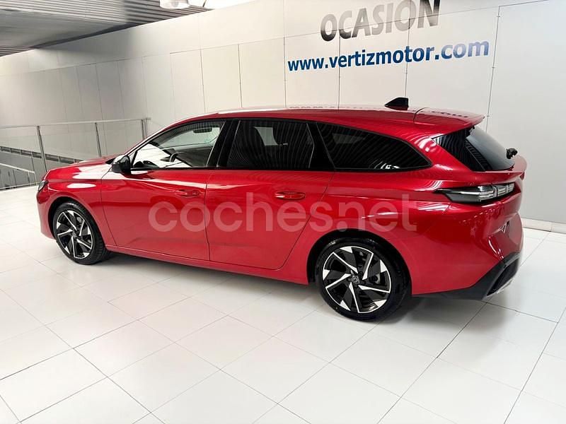 Usado Peugeot 308 SW Allure 130 CV (95 kW) 2022 Granate Familiar