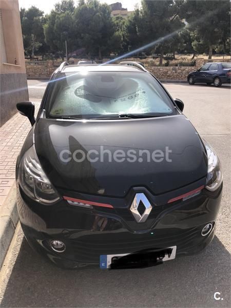 Usado Renault Clio GrandTour Dynamique 90 CV (66 kW) 2013 Negro Familiar