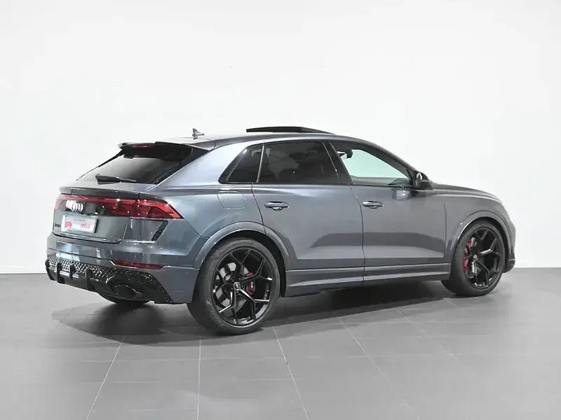 Usado Audi Q8 Advanced 600 CV (441 kW) 2024 Gris / plata SUV