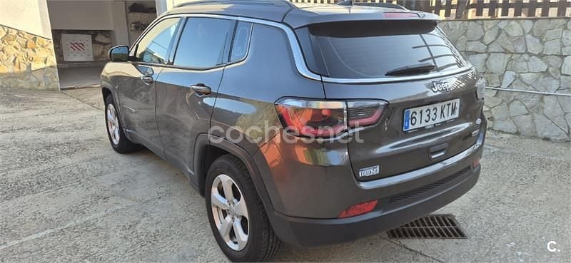 Usado Jeep Compass Longitude 120 CV (88 kW) 2019 Gris / plata SUV