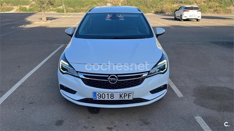 Usado Opel Astra Excellence 150 CV (110 kW) 2018 Blanco Familiar