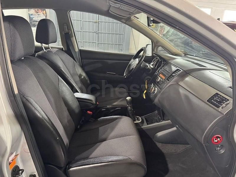 Usado Nissan Tiida Tekna 106 HP (77 kW) 2009 Cinzento Sedan