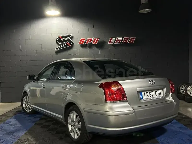 Usado Toyota Avensis Sol 129 CV (94 kW) 2005 Gris / plata Berlina