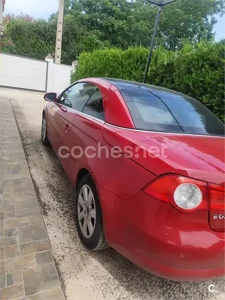 Usado VW Eos 122 CV (89 kW) 2008 Rojo Descapotable