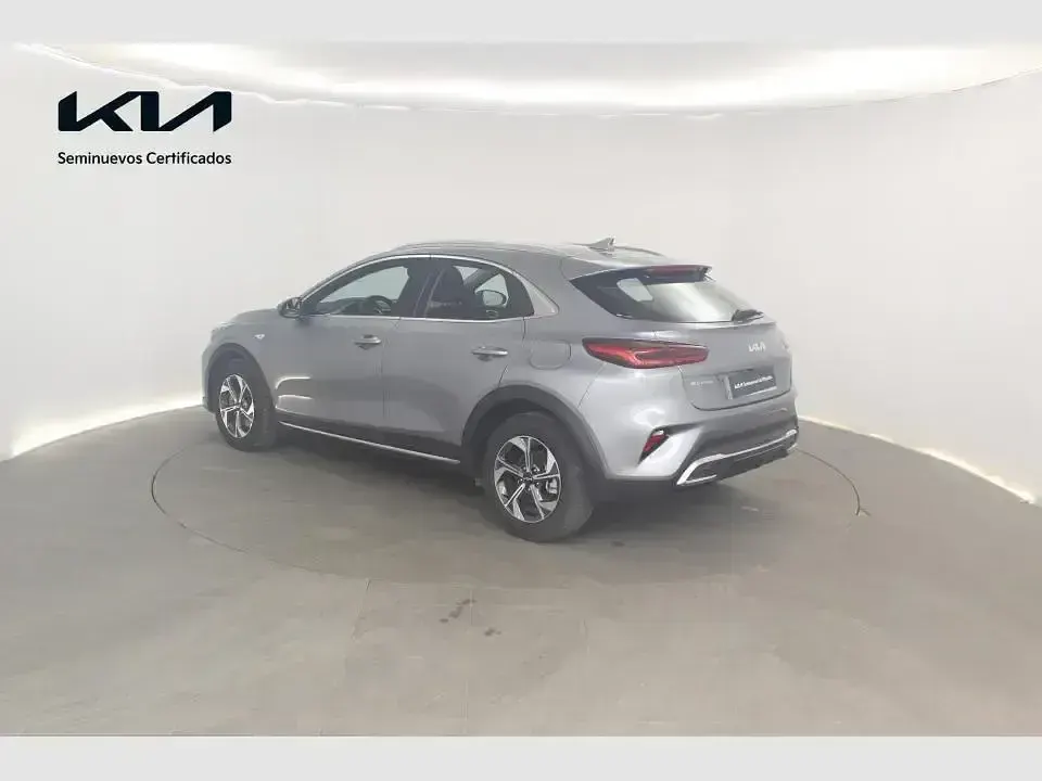 Usado Kia XCeed 100 CV (73 kW) 2025 Gris / plata SUV