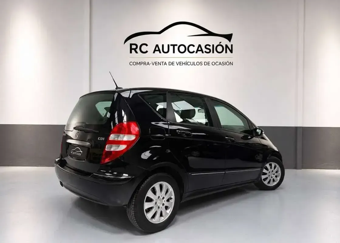 Usado Mercedes A180 109 CV (80 kW) 2007 Negro Utilitario