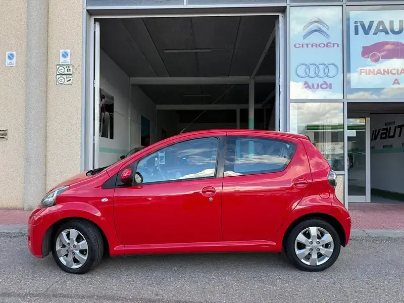 Occasion Toyota Aygo Live 68 PK (50 kW) 2012 Rood Hatchback
