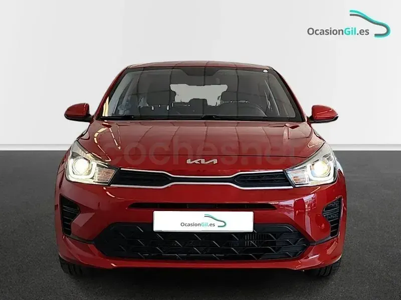Usado Kia Rio 100 CV (73 kW) 2022 Rojo Berlina