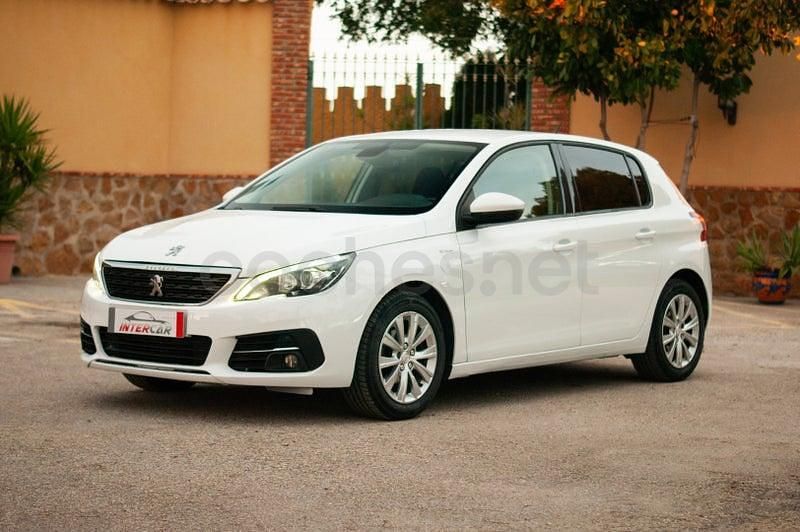 Usado Peugeot 308 Style 100 CV (73 kW) 2019 Blanco Berlina