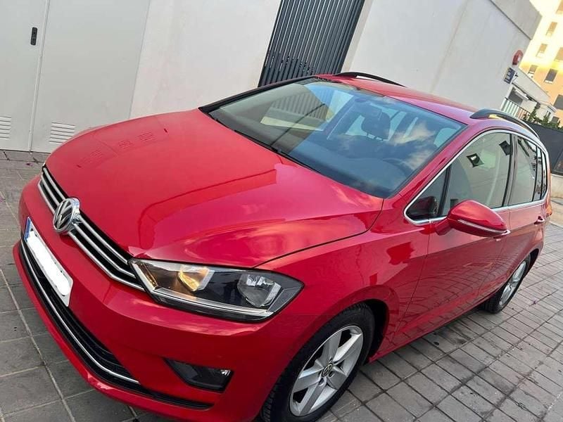 Rojo Usado 2017 VW Golf Sportsvan Advance Monovolumen | 15.000 € (Precio justo) - Imagen 1/4