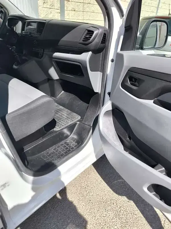 Usado Citroën Jumpy Comfort 120 CV (88 kW) 2020 Blanco Monovolumen