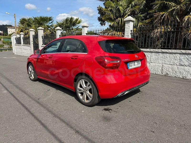 Käytetty Mercedes A200 Urban 136 HP (100 kW) 2016 Punainen Sedan
