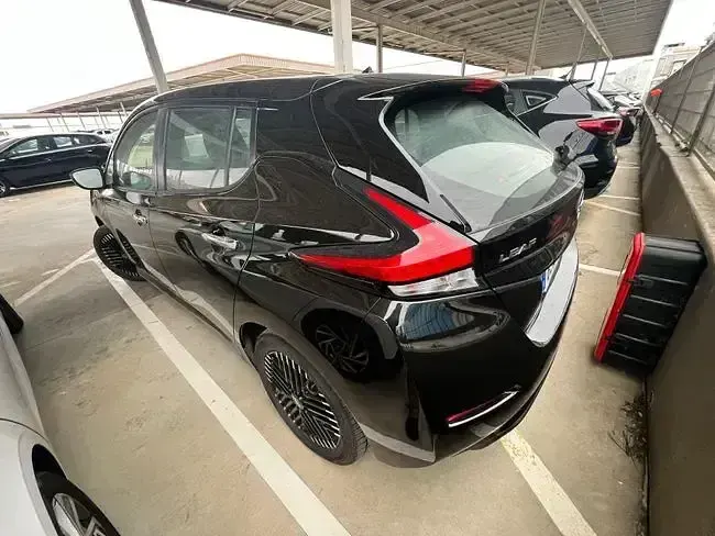 Usado Nissan Leaf Acenta 159 kW (217 CV) 2023 Negro Utilitario