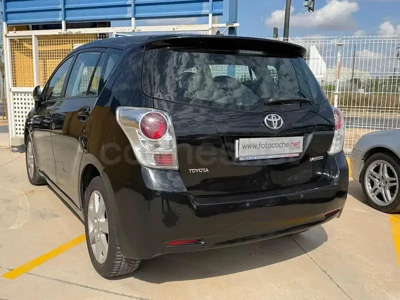 Usado Toyota Verso Active 126 CV (92 kW) 2011 Negro Monovolumen
