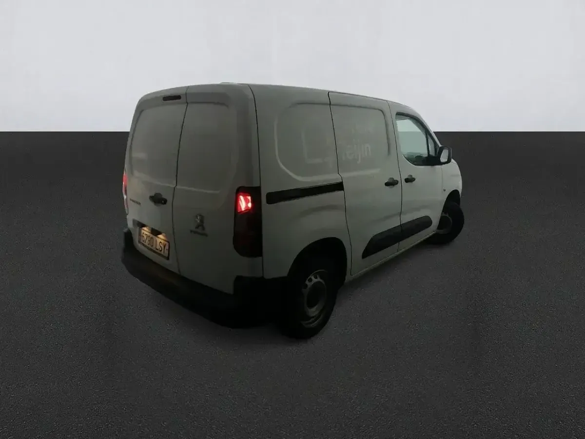 Usado Peugeot Partner Premium 102 CV (75 kW) 2021 Blanco Monovolumen