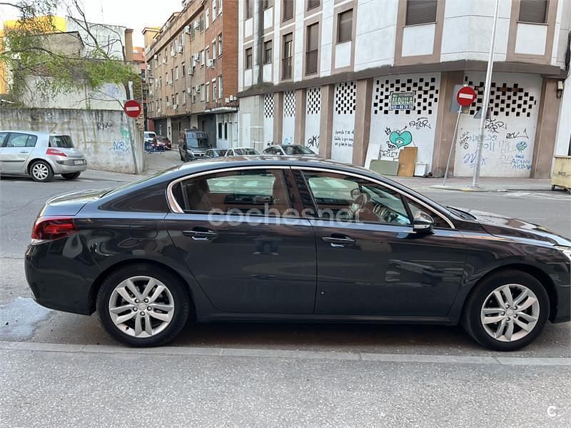 Usado Peugeot 508 Active 120 CV (88 kW) 2017 Negro Berlina