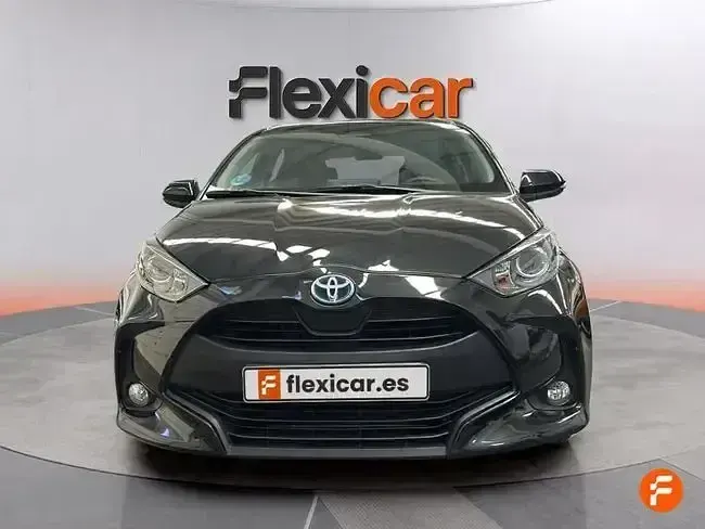 Usado Toyota Yaris Style 116 CV (85 kW) 2024 Negro Utilitario