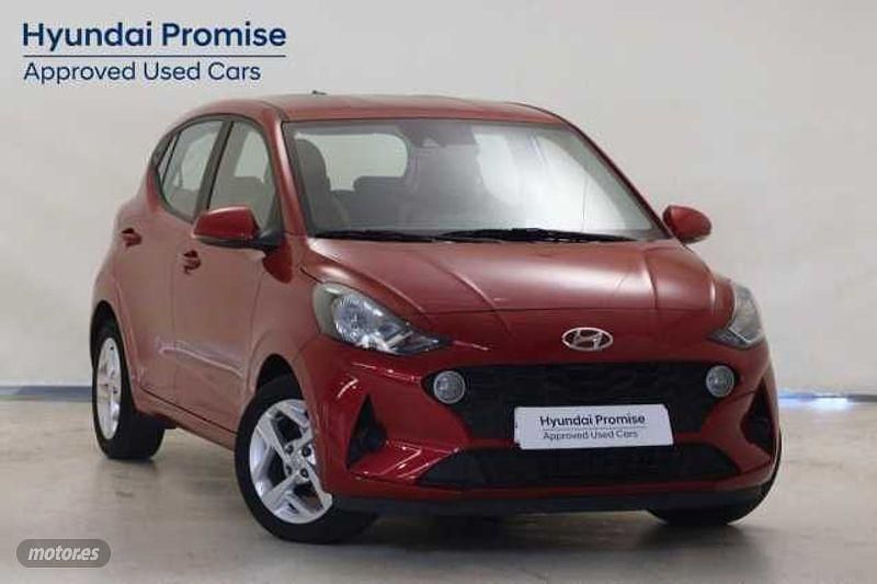 Usado Hyundai i10 67 CV (49 kW) 2021 Dragon red Utilitario