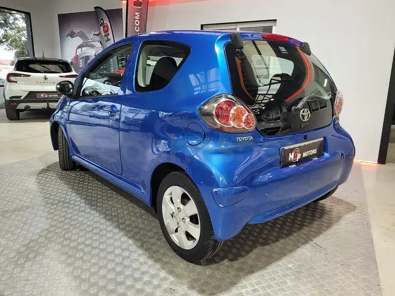 Usado Toyota Aygo City 68 CV (50 kW) 2012 Azul Utilitario