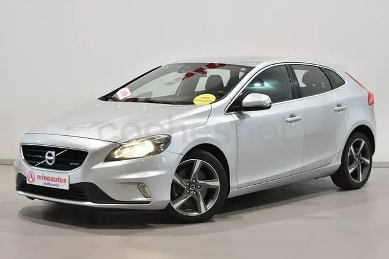 Usado Volvo V40 R-Design Momentum 150 CV (110 kW) 2014 Gris / plata Berlina