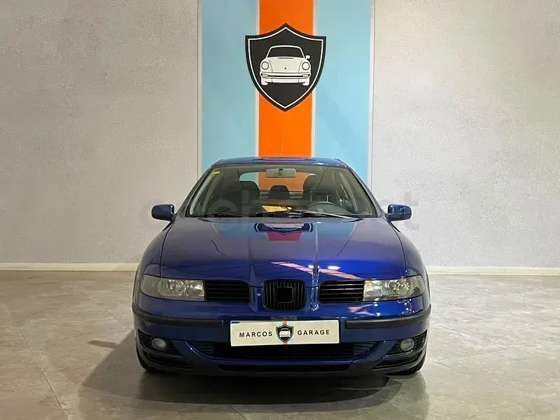 Usado Seat Leon Sport 125 CV (91 kW) 2001 Azul Utilitario