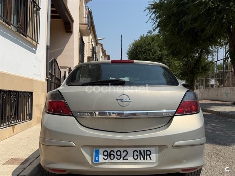 Gris / plata Usado 2009 Opel Astra GTC Sport Berlina | 3100 € (Precio justo) - Imagen 1/4