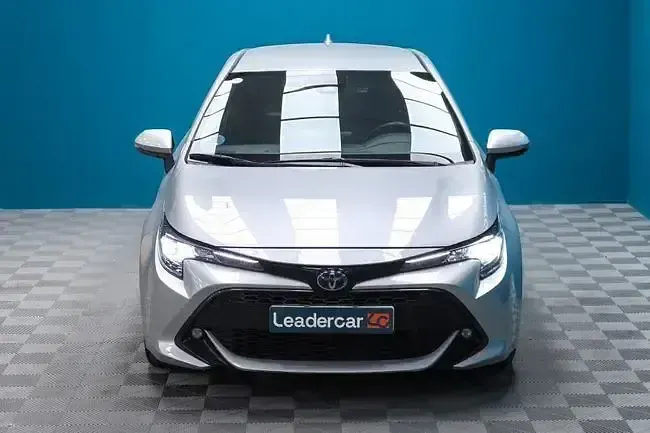 Usado Toyota Corolla Active 122 CV (89 kW) 2022 Plateado Berlina