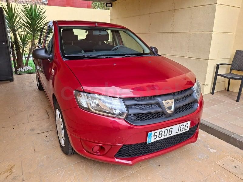 Usado Dacia Sandero Lauréate 75 CV (55 kW) 2015 Rojo Berlina