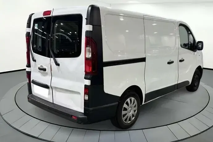 Usado Renault Trafic 95 CV (69 kW) 2018 Blanco Monovolumen