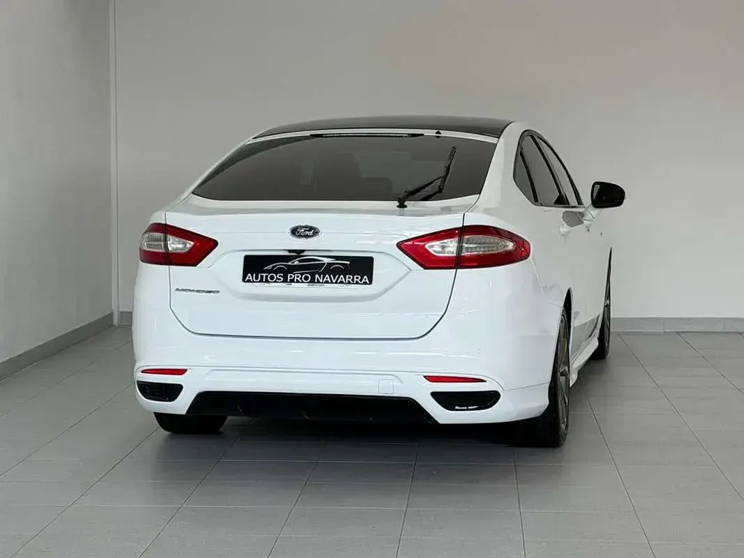 Usado Ford Mondeo ST-Line 165 CV (121 kW) 2018 Blanco Berlina